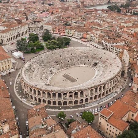 Graziosa Mansarda Centro Verona Bagian luar foto