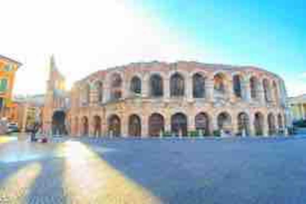Graziosa Mansarda Centro Verona Bagian luar foto